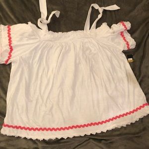 NWT Crown & Ivy White Flower Power Shirt